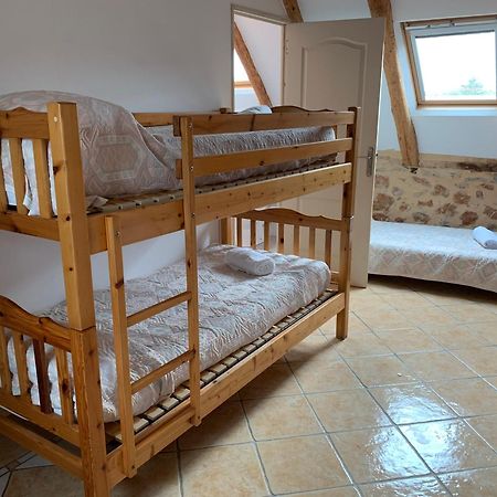 Cafe De La Place Gite & Chambres D'Hotes "Lou Pastre" Lanuejols  Bagian luar foto