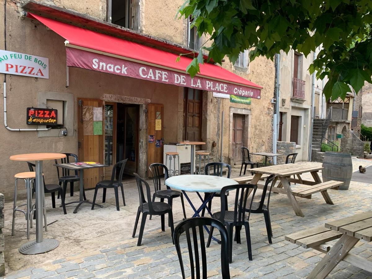Cafe De La Place Gite & Chambres D'Hotes "Lou Pastre" Lanuejols  Bagian luar foto