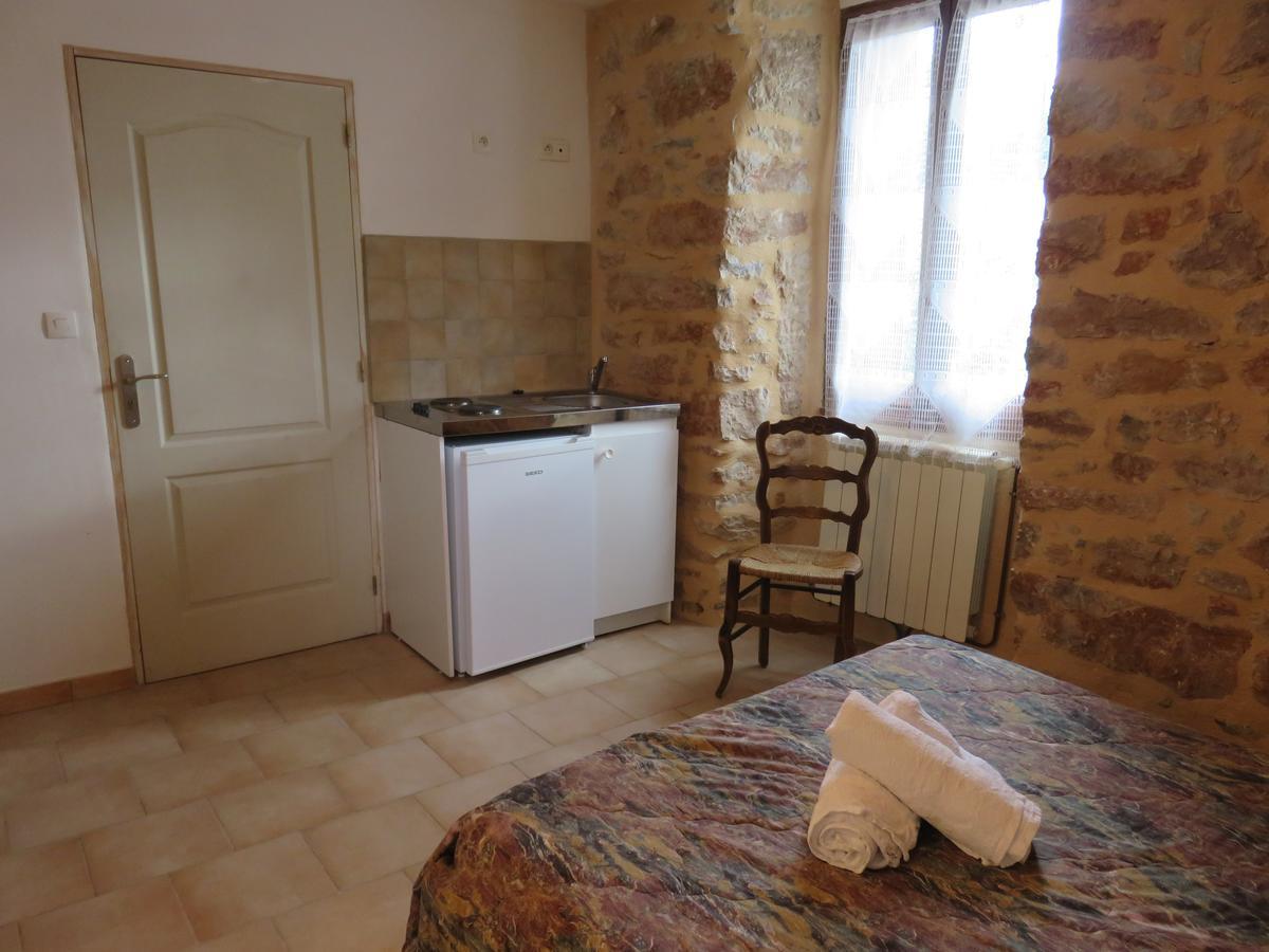 Cafe De La Place Gite & Chambres D'Hotes "Lou Pastre" Lanuejols  Bagian luar foto
