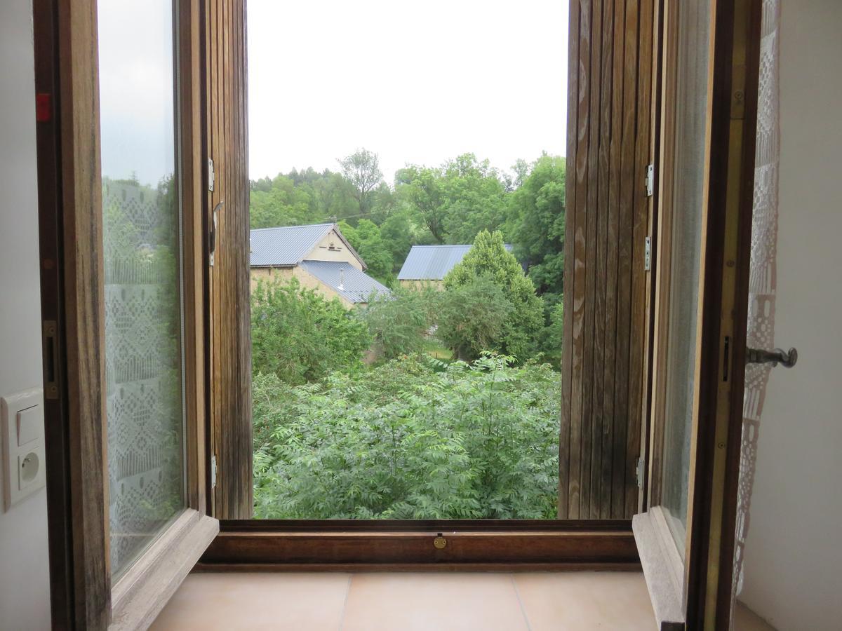 Cafe De La Place Gite & Chambres D'Hotes "Lou Pastre" Lanuejols  Bagian luar foto