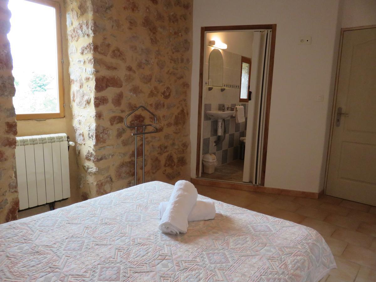 Cafe De La Place Gite & Chambres D'Hotes "Lou Pastre" Lanuejols  Bagian luar foto